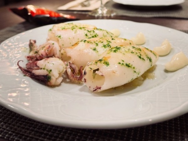 Grilled cuttlefish with garlic mayonnaise