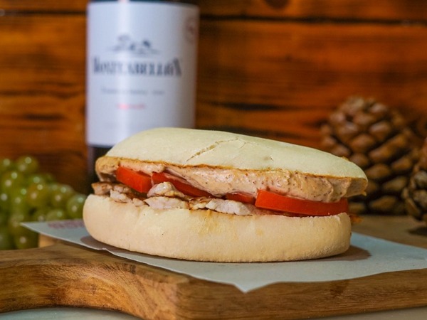 Lomo o Pollo con Salsa de Almendras
