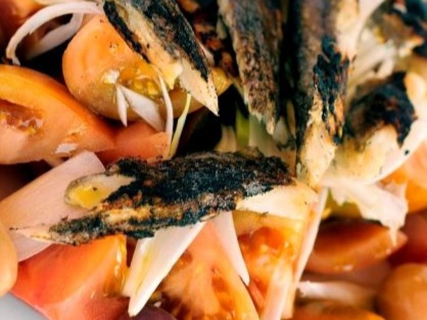 TOMATE CON CAPELLAN Y ACEITUNAS