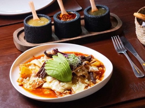 CHILAQUILES CON ARRACHERA ANGUS