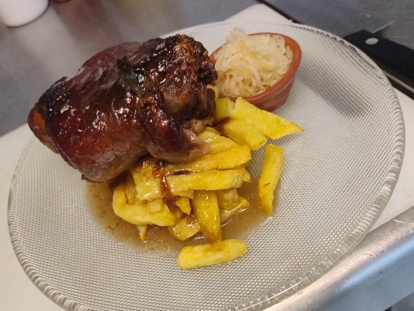 Codillo alemán asado en su jugo 