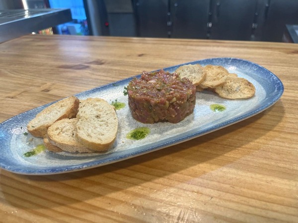 Steak tartar de vaca holandesa.