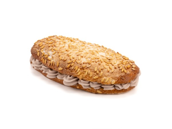 Coca de brioix y piñones rellena de trufa vegetal
