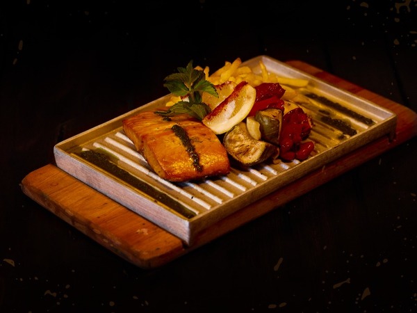 Steak de salmon  a la parrilla