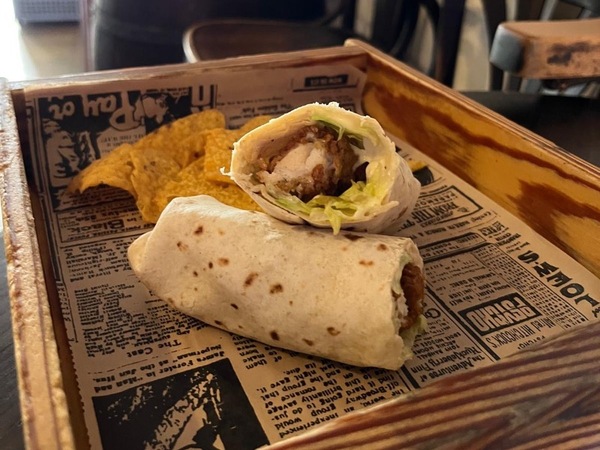 Südlicher gebratener Hähnchen-Wrap