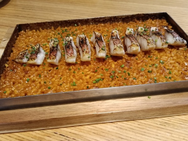 ARROZ A LA LLAUNA DE SALMONETE