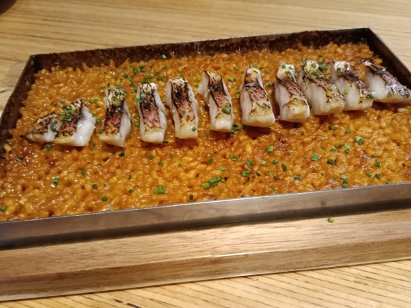 ARROZ A LA LLAUNA DE SALMONETE