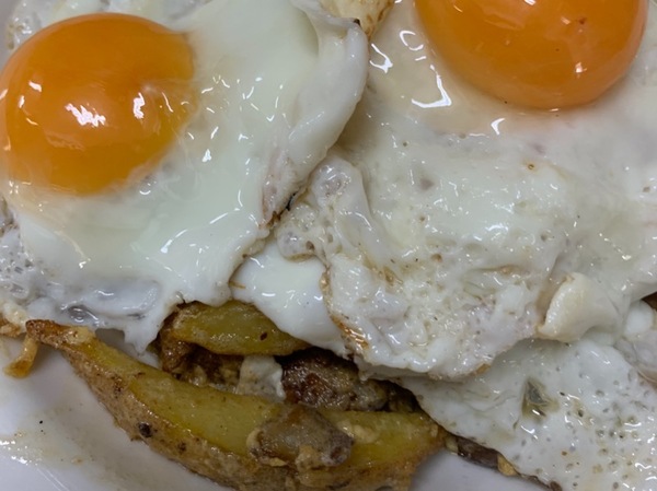 Huevos estrellados con Patatas y Foie