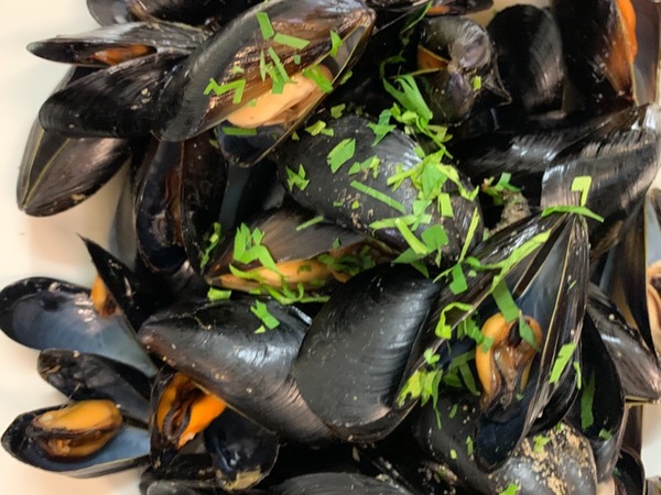 Steamed mussels