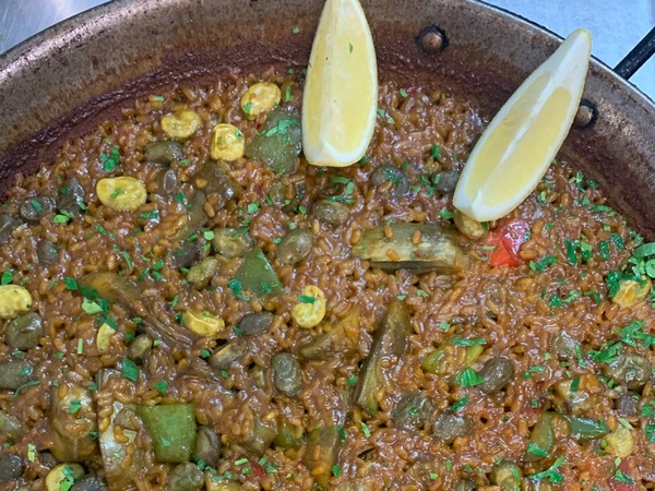 Paella de Alcachofas y Habitas