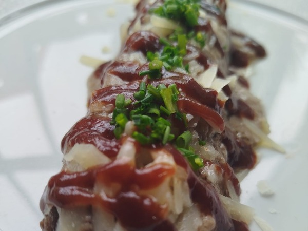 Canelón de pato y manzana con crema de setas y reducción de vino tinto