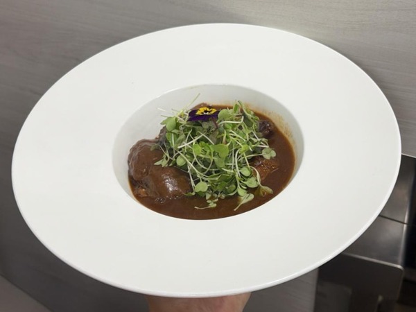 Carrillada ibérica con castañas y puré de apio