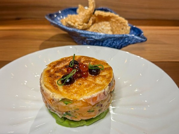 TARTARO JAPONÉS DE SALMÓN (YUKKE)