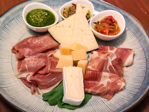 TABLA BODEGÓN, 4 PERS.