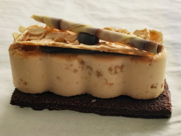 LINGOTE DE TURRÓN CON TEJA DE ALMENDRAS