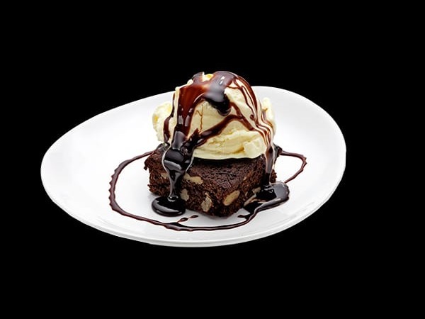 BROWNIE CON HELADO DE VAINILLA