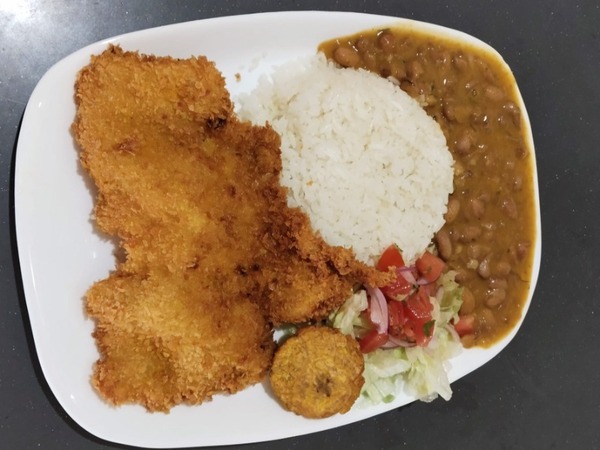 Arroz con Menestra y Carne apanada