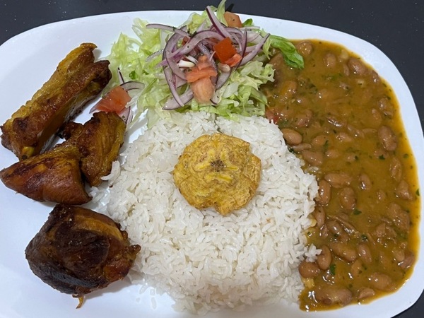 Arroz con Menestra y Fritada
