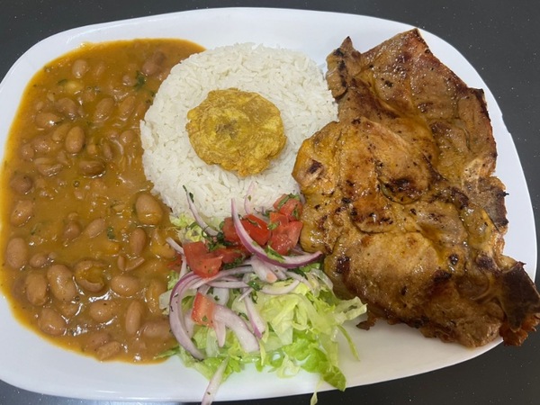 Arroz con Menestra y Chuleta