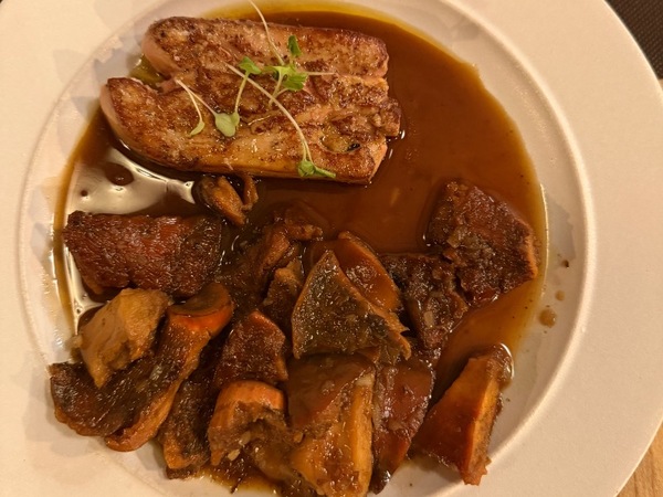Salteado de rovellons con foie