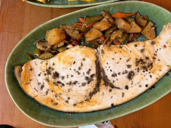 Pez espada a la plancha con verduras 