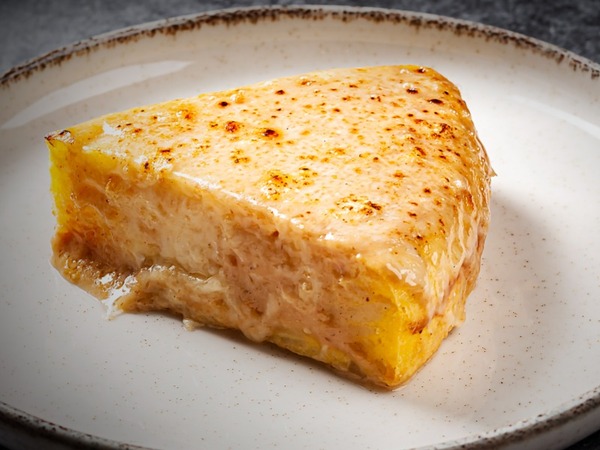 TORTILLA DE PATATA GRATINADA CON BECHAMEL DE BOLETUS Y QUESOS