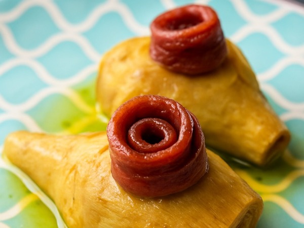 UNA SIMPLE ALCACHOFA CON ANCHOA.   2 unidades 