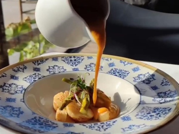 Sopa de calabaza y vieiras con citronela