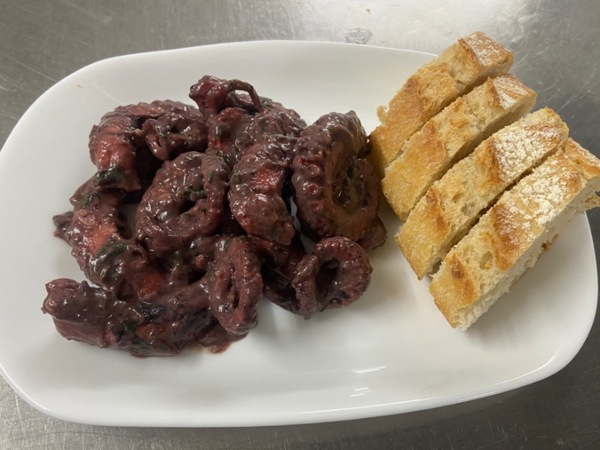 CUES DE POPET AMB SALSA PICANT