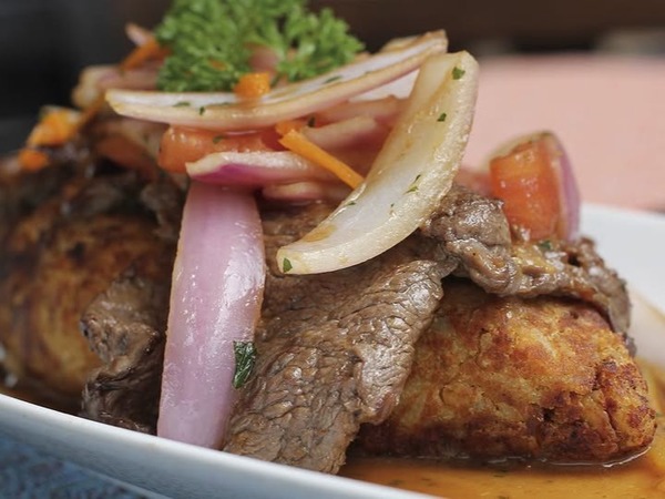 TACU TACU CON FILETE ENCEBOLLADO