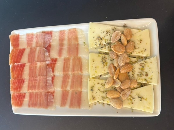 Plato jamón ibérico y queso