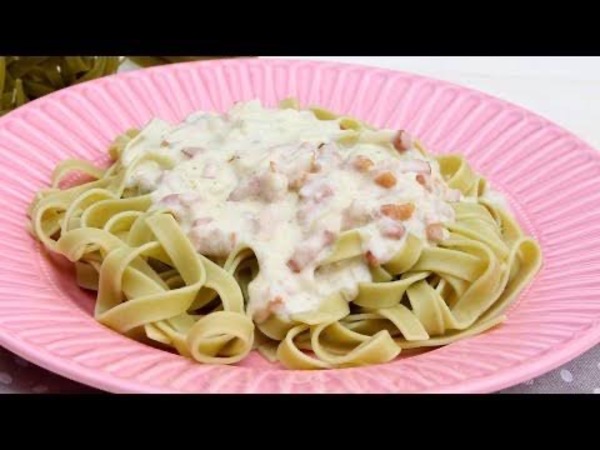 Tallarines con salsa de queso