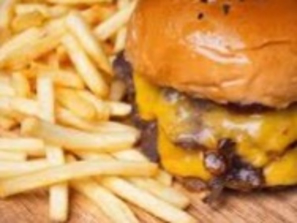 Hamburguesa de res de la casa