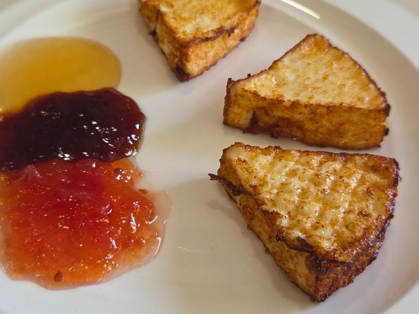 QUESO FRITO CON MERMELADA DE VINO