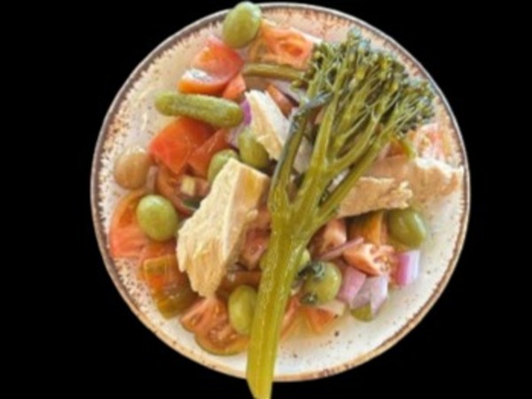 Ensalada tomate raf con bonito pequeña