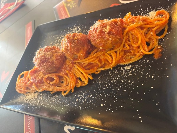 SPAGHETTI CON POLPETTE