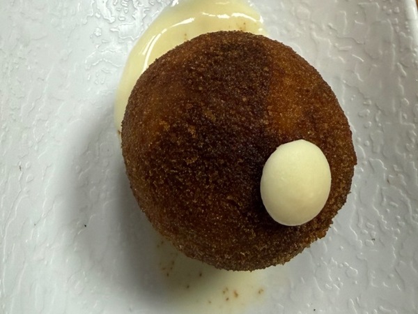 Croquetas de carrilleras y chocolate blanco