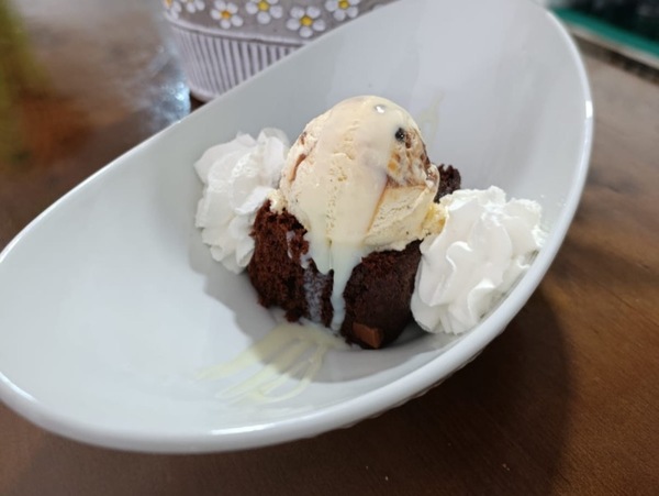 Brownie con helado