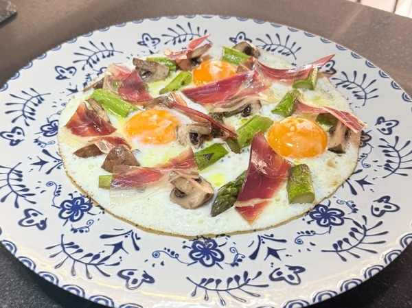Revuelto Campero (Espárragos, Shiitake y Jamón Ibérico)