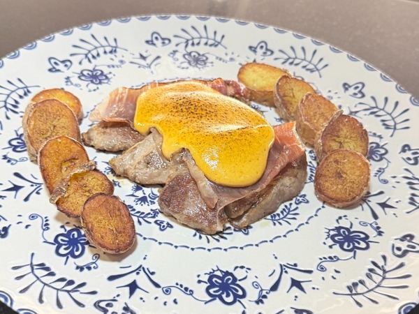 Falsa Milhojas de Presa Ibérica, Jamón Ibérico y Emulsión de Ajo Tostado