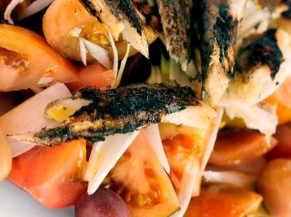 TOMATE RAF CON CAPELLÁN Y ENCURTIDOS