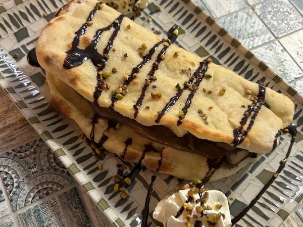Pizzadillo con nutella, crema de pistacho y banana