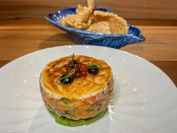 TARTARO JAPONÉS DE SALMÓN (YUKKE)