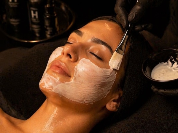 HEAD SPA + LIMPIEZA FACIAL 9 PASOS