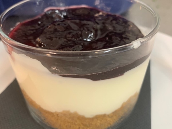 Cheesecake with blueberry sauce