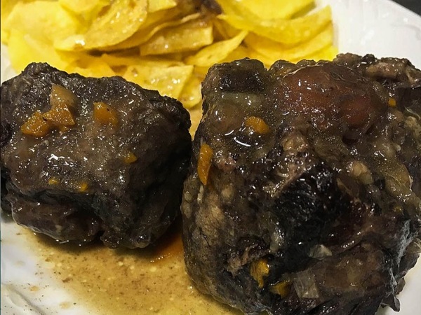 Rabo estofado con patatas