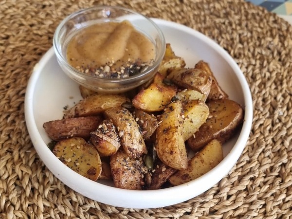 Oven baked garlic potatoes