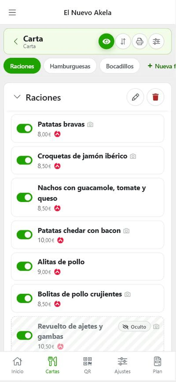 Listado de platos de la carta en la app de BuenaCarta con el símbolo de Ágora junto a los productos vinculados